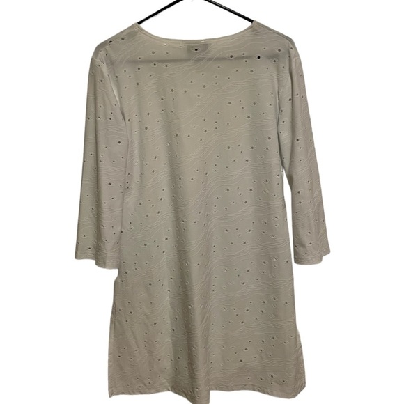 J Valdi White Quarter Length Sleeve Eyelet Blouse Size Medium - Picture 2 of 4